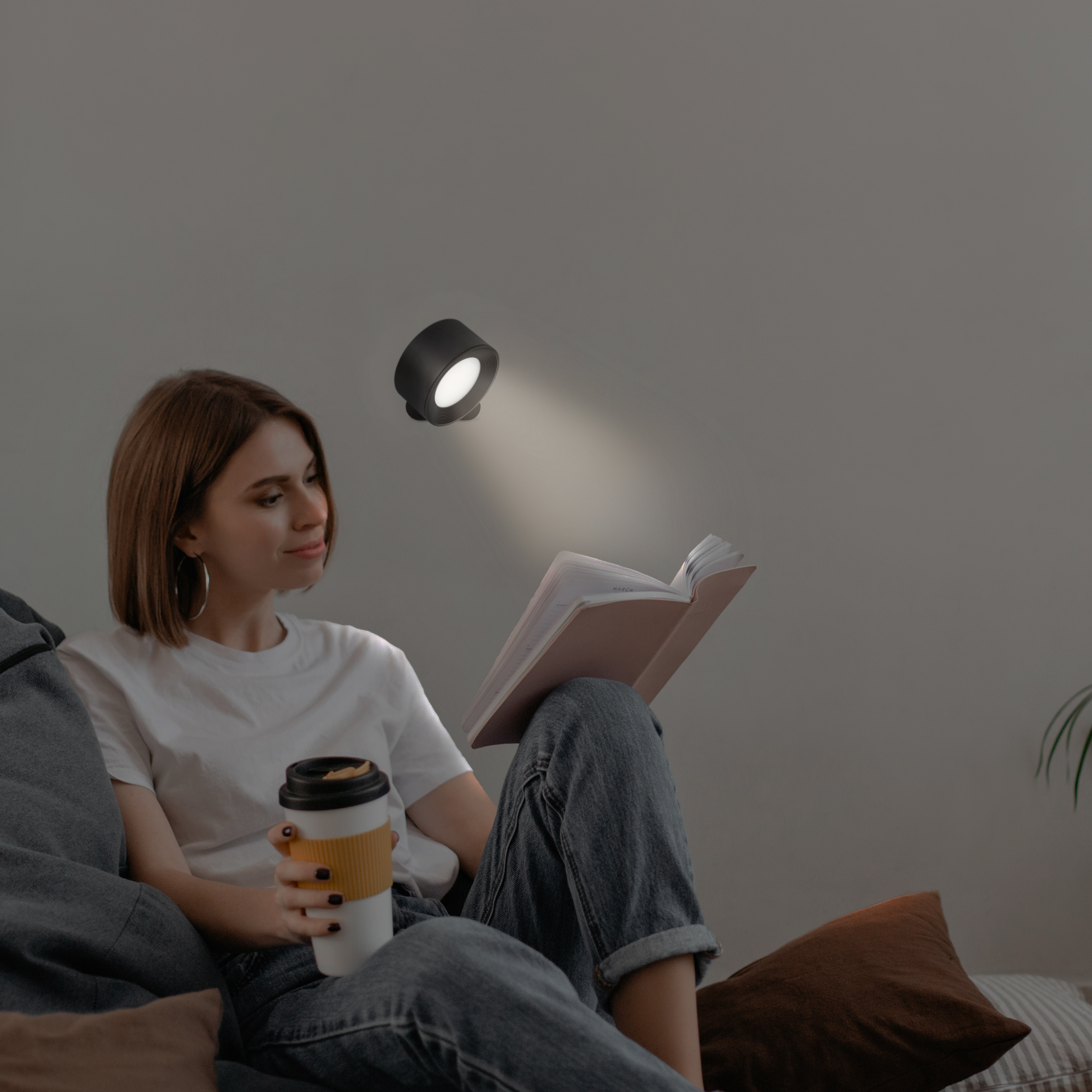 MeLiTec LED-Stehleuchte ST55 – Aufladbare Designerlampe in Schwarz, dimmbar mit Magnetkopf & Wandhalterung, warmweißes Licht 2.700K, Akkubetrieb bis 12h, USB-C"