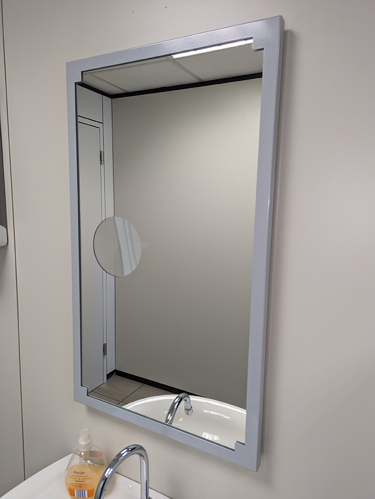 Spiegel mit Kosmetik Lupe Silber Metallic Spiegel mit Kosmetik Lupe Silber Metallic