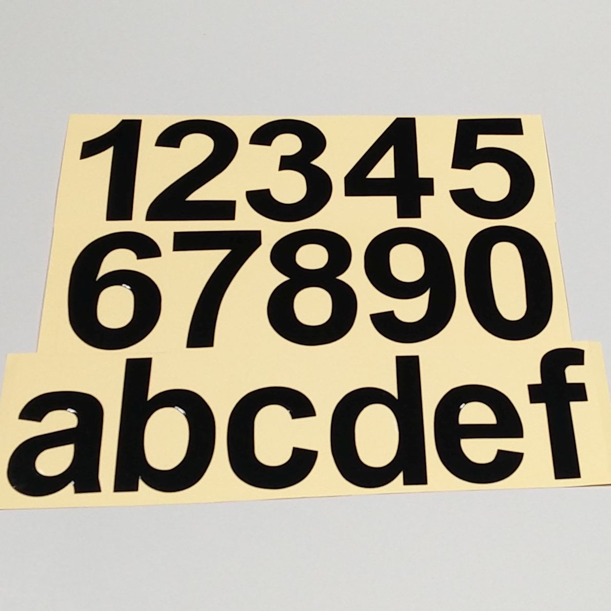 Set mit Hausnummern und Buchstaben, selbstklebend Set mit Hausnummern und Buchstaben, selbstklebend