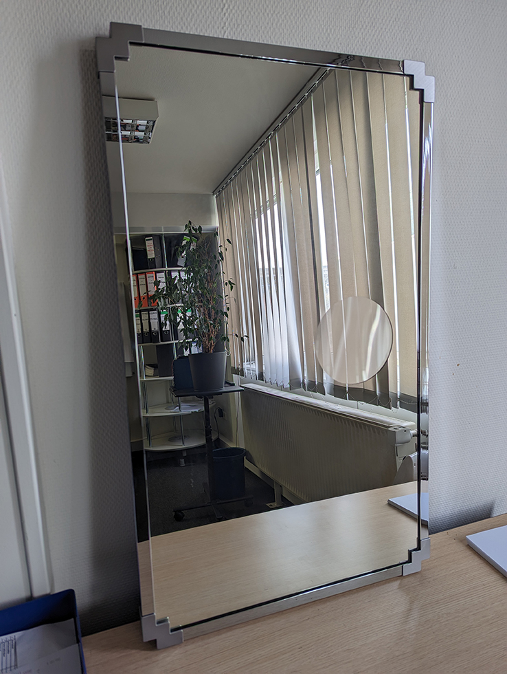 Spiegel mit Kosmetik Lupe Silber Metallic Spiegel mit Kosmetik Lupe Silber Metallic