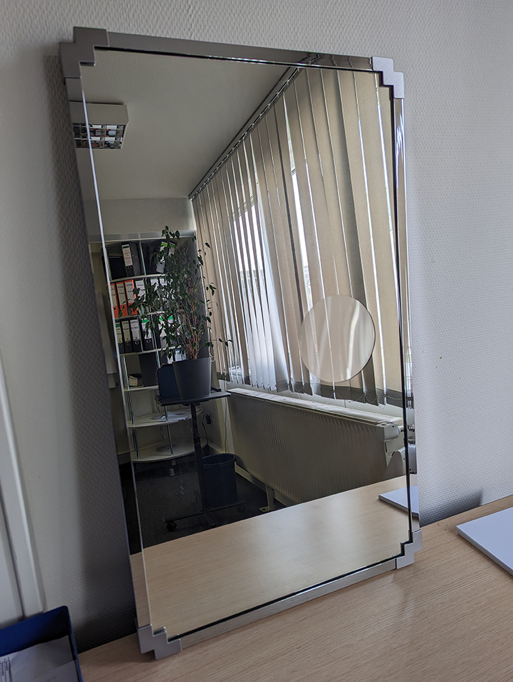 Spiegel mit Kosmetik Lupe Silber Metallic Spiegel mit Kosmetik Lupe Silber Metallic